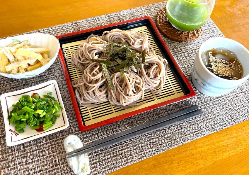 Daiso Soba/Udon Plate with PP Blind Red Rimmed Deep Square