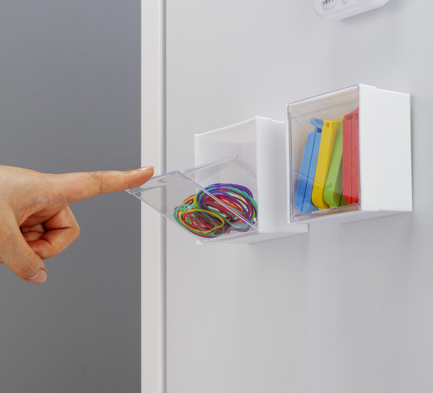 CANDO - Magnetic Swing Case (White)